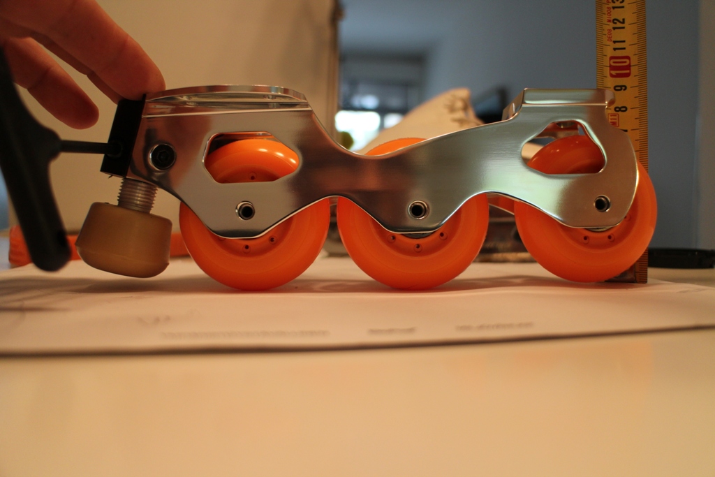 Taitorullaluistimen kärkipiikkien säätö Taitorullaluistimen kärkipiikkien säätö